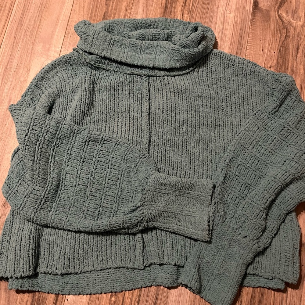 Cozy Green Free People Turtleneck Sweater Size XL Slightly Cropped